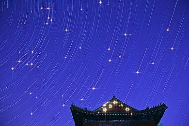 调查解谜游戏《红灯下的死亡》现已在Steam平台正式推出并获得好评